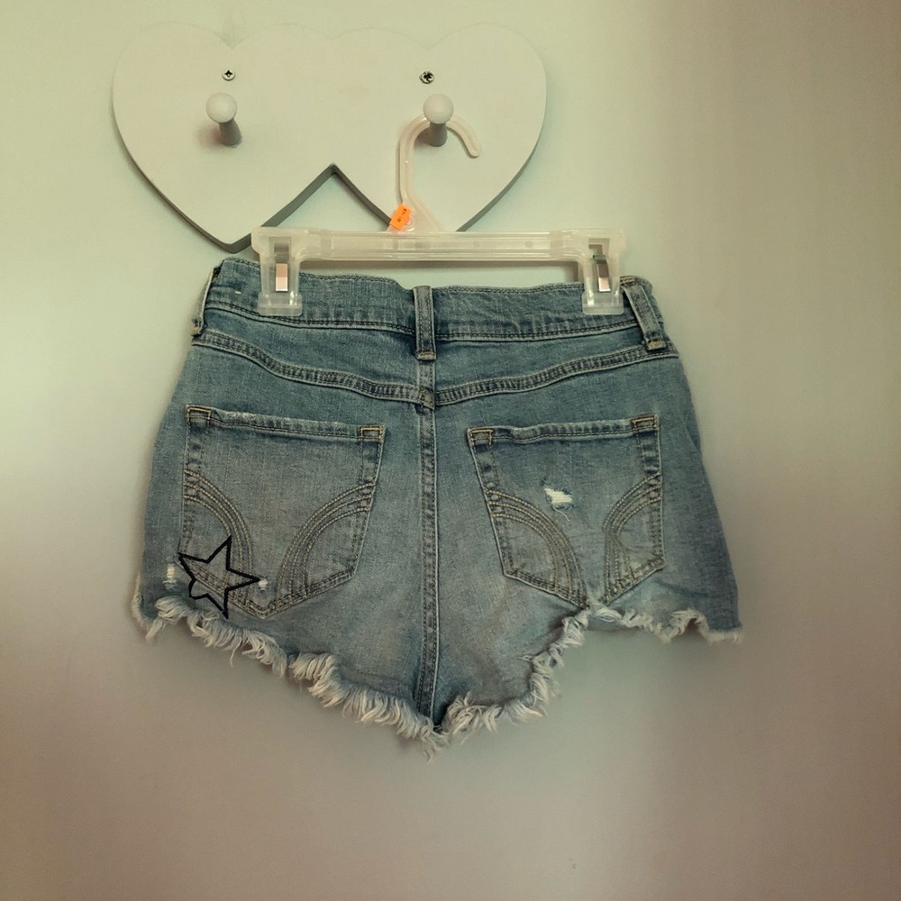 🚫 SOLD 🚫 High-Rise Star Embroidered Shorts - Picture 5 of 6
